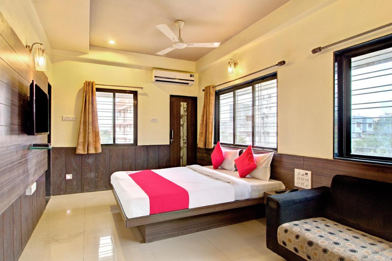 Oyo Slp013 Savan And Sapna Lodging Hotel Solapur Exterior foto