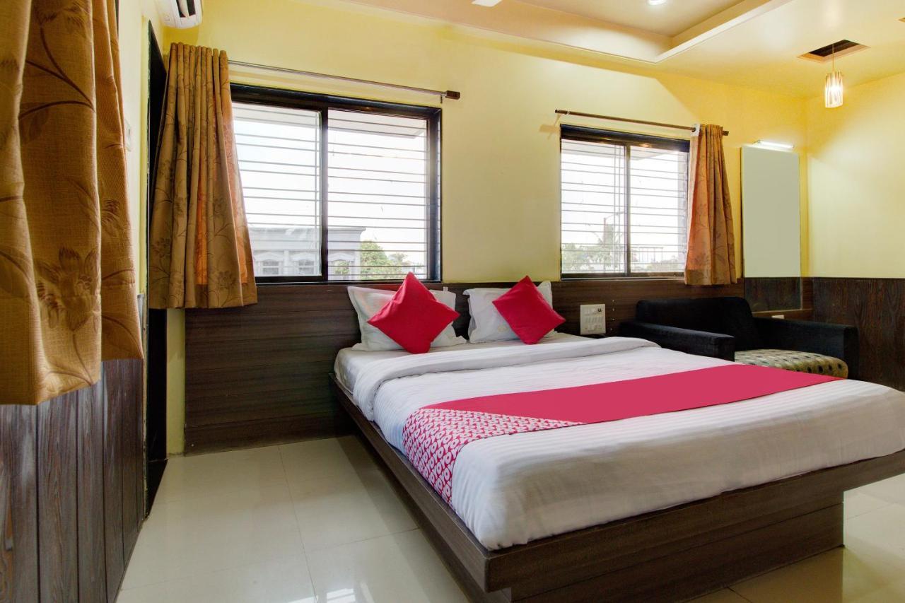 Oyo Slp013 Savan And Sapna Lodging Hotel Solapur Exterior foto