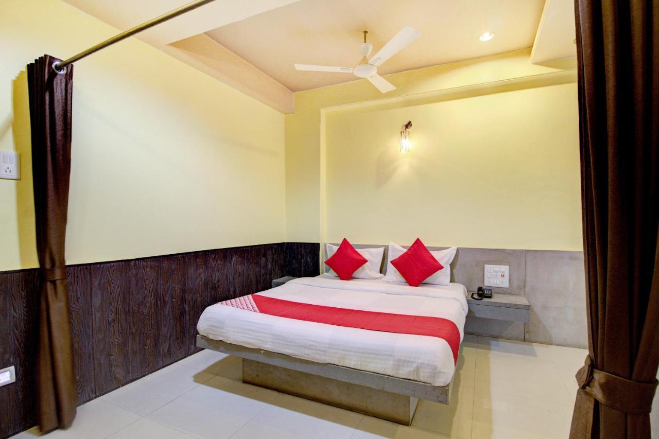Oyo Slp013 Savan And Sapna Lodging Hotel Solapur Exterior foto